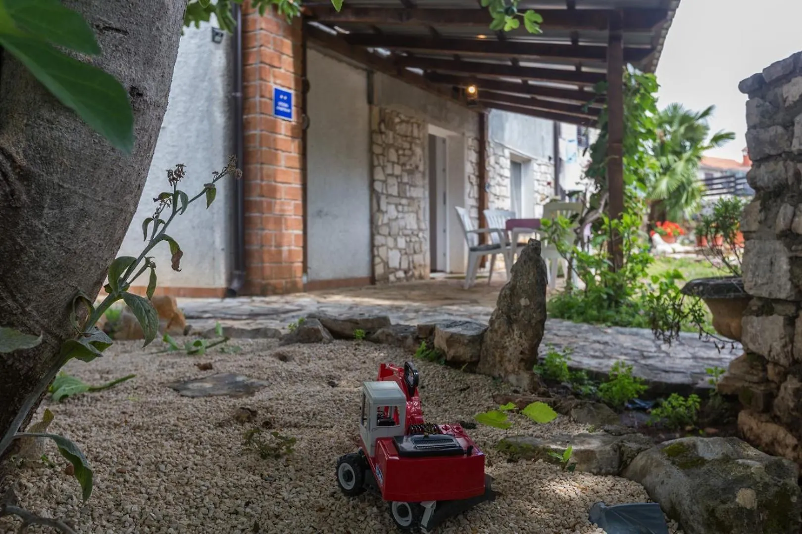 App Luka 1 - Green Garden For Children And Pets Porec Guest house