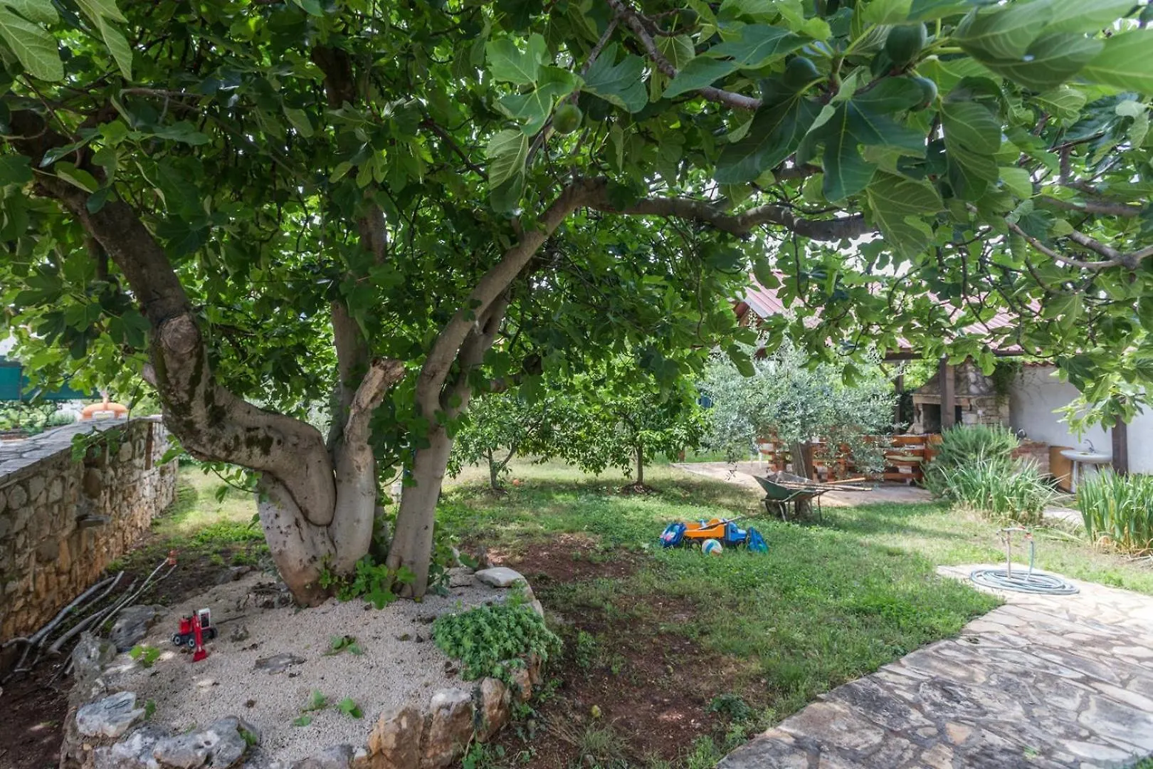 Guest house App Luka 1 - Green Garden For Children And Pets Porec