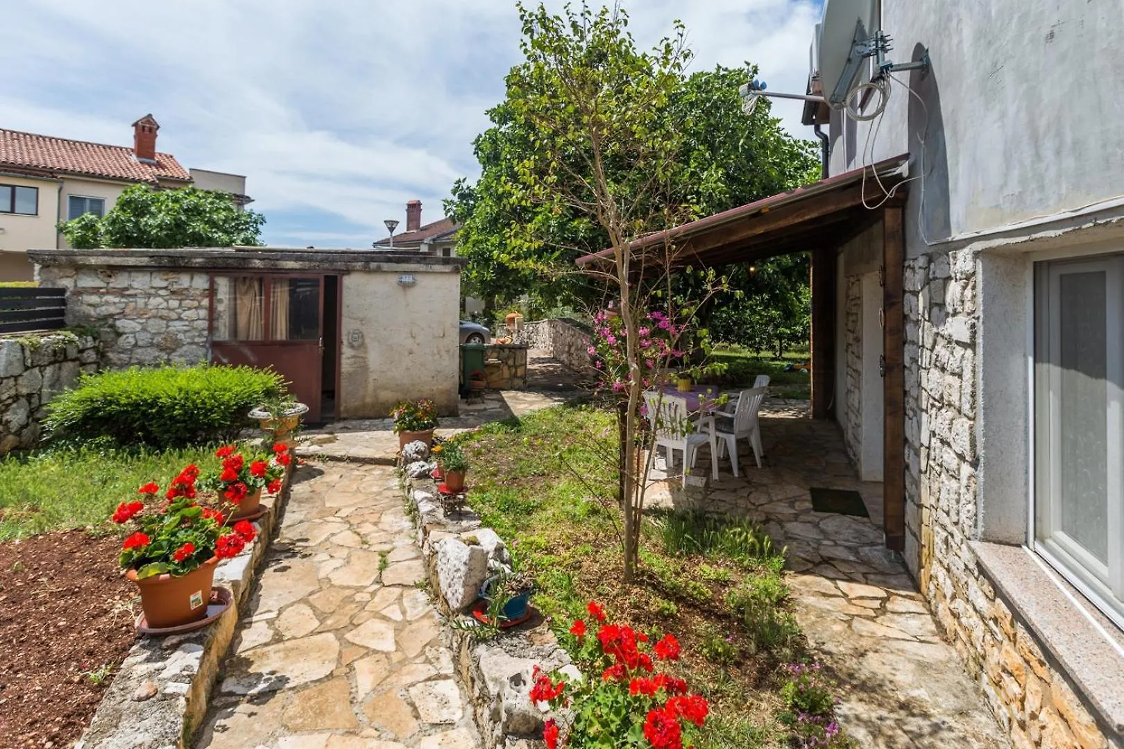 Guest house App Luka 1 - Green Garden For Children And Pets Porec