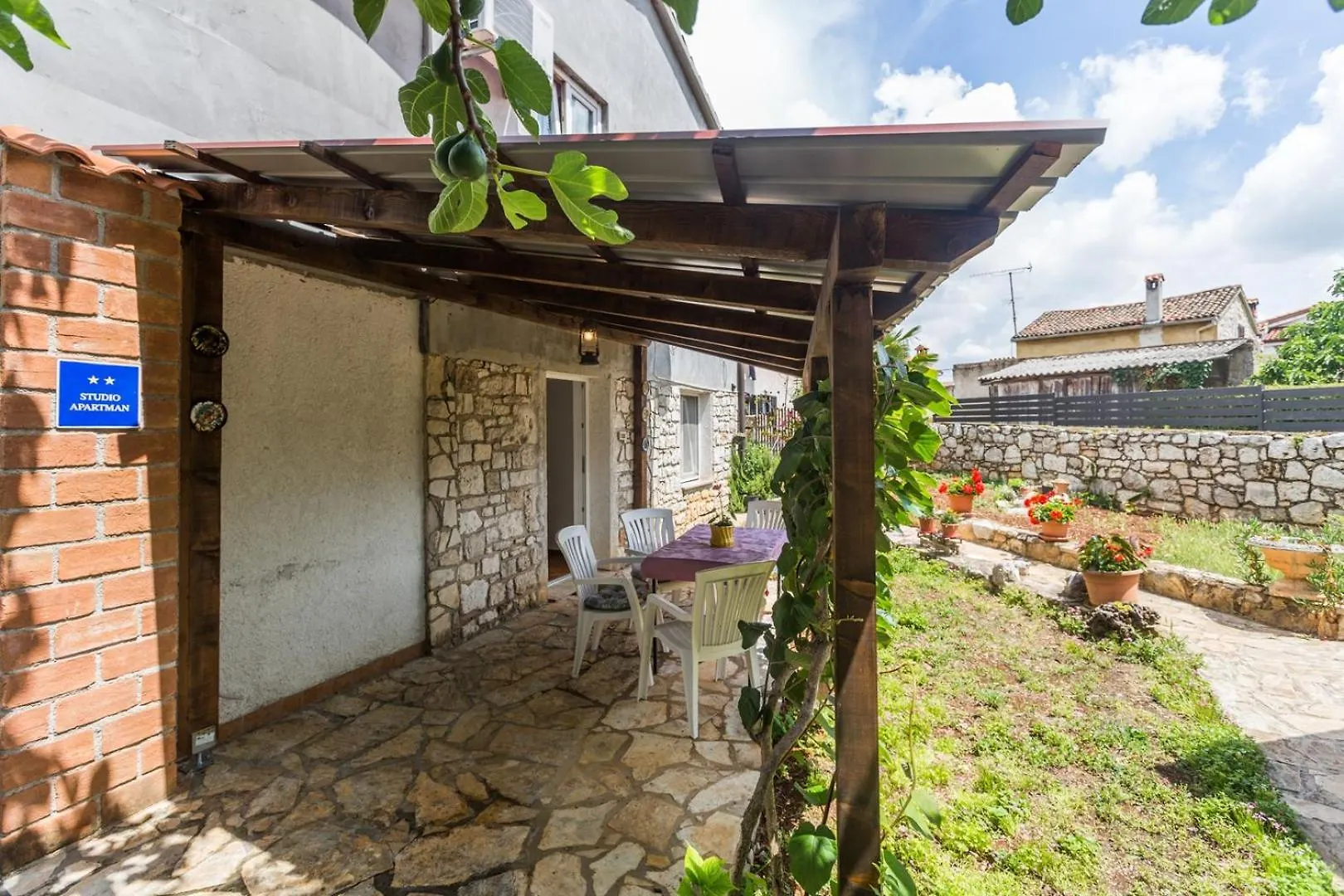Guest house App Luka 1 - Green Garden For Children And Pets Porec Croatia