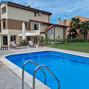 App Sandro With Common Pool Poreč