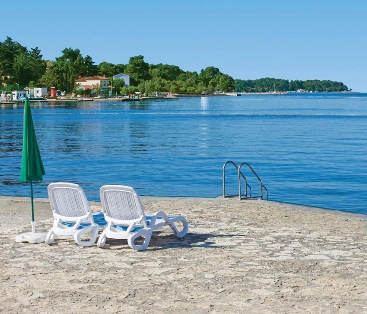 App Luka 1 - Green Garden For Children And Pets Porec Guest house