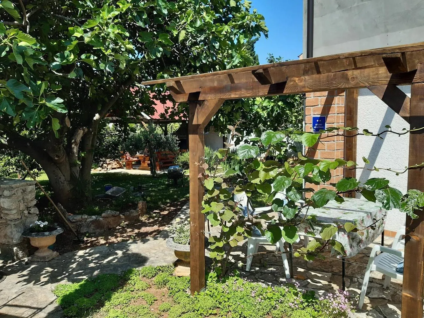 Guest house App Luka 1 - Green Garden For Children And Pets Porec